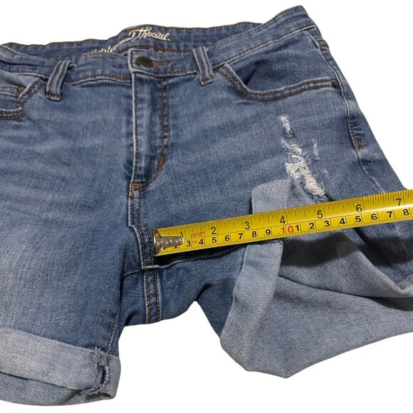 Universal Thread Mid Rise Boyfriend Jean Shorts Size 8/29 - Picture 5 of 8